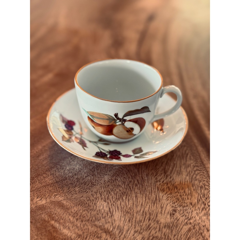 Royal Worcester Evesham Vale Teacup and Saucer Set Fine‎ Porcelain Fruit England